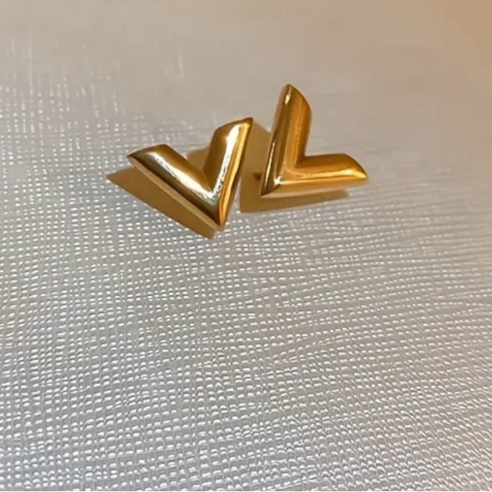 Fashion v Shape gold earrings
